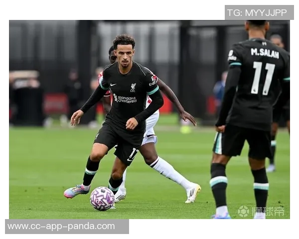 利物浦欧冠客战海报揭晓维尔茨伊萨克索博加克波等明星球员在列 利物浦欧冠客战海报揭晓维尔茨伊萨克索博加克波等明星球员在列